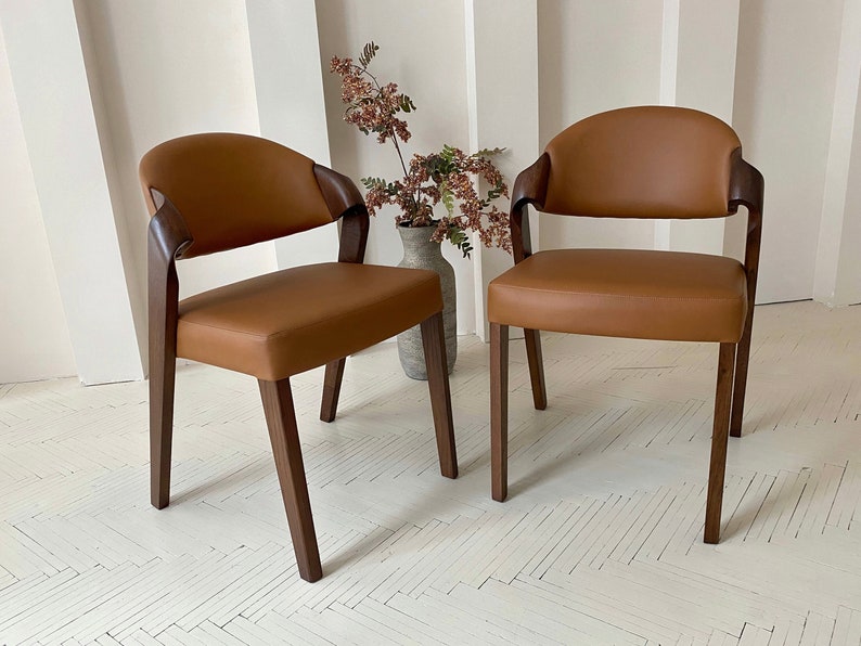 Expertly Crafted Leather Dining Room Chairs - Elegant and Extremely Comfortable for long sitting