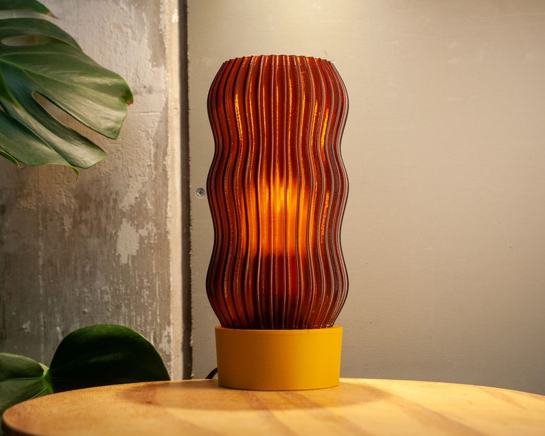 WAVY x AMBER table lamp, retro minimal design