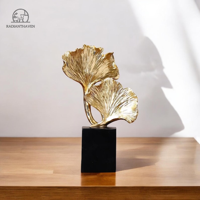 Gold Ginkgo Leaf Figurine Luxurious Resin Figurine Office Decoration