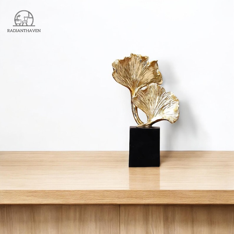 Gold Ginkgo Leaf Figurine Luxurious Resin Figurine Office Decoration